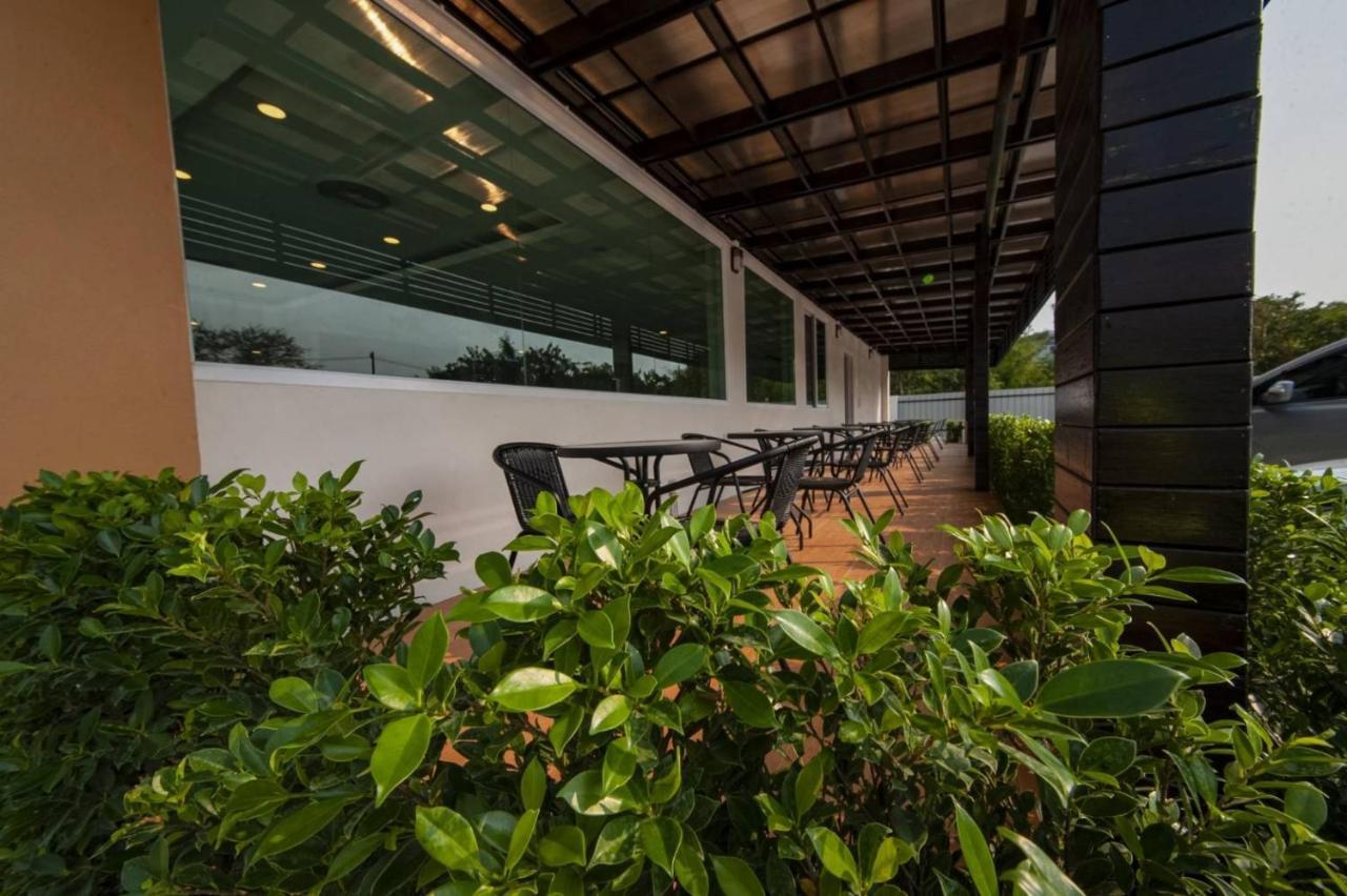 The Charlotte Smart Hotel Lopburi Lop Buri Exterior foto