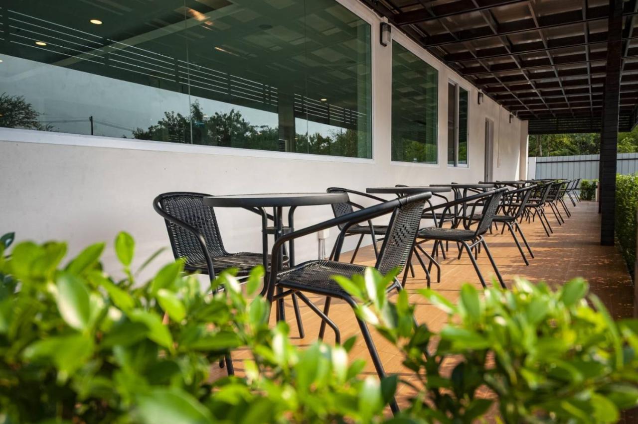 The Charlotte Smart Hotel Lopburi Lop Buri Exterior foto
