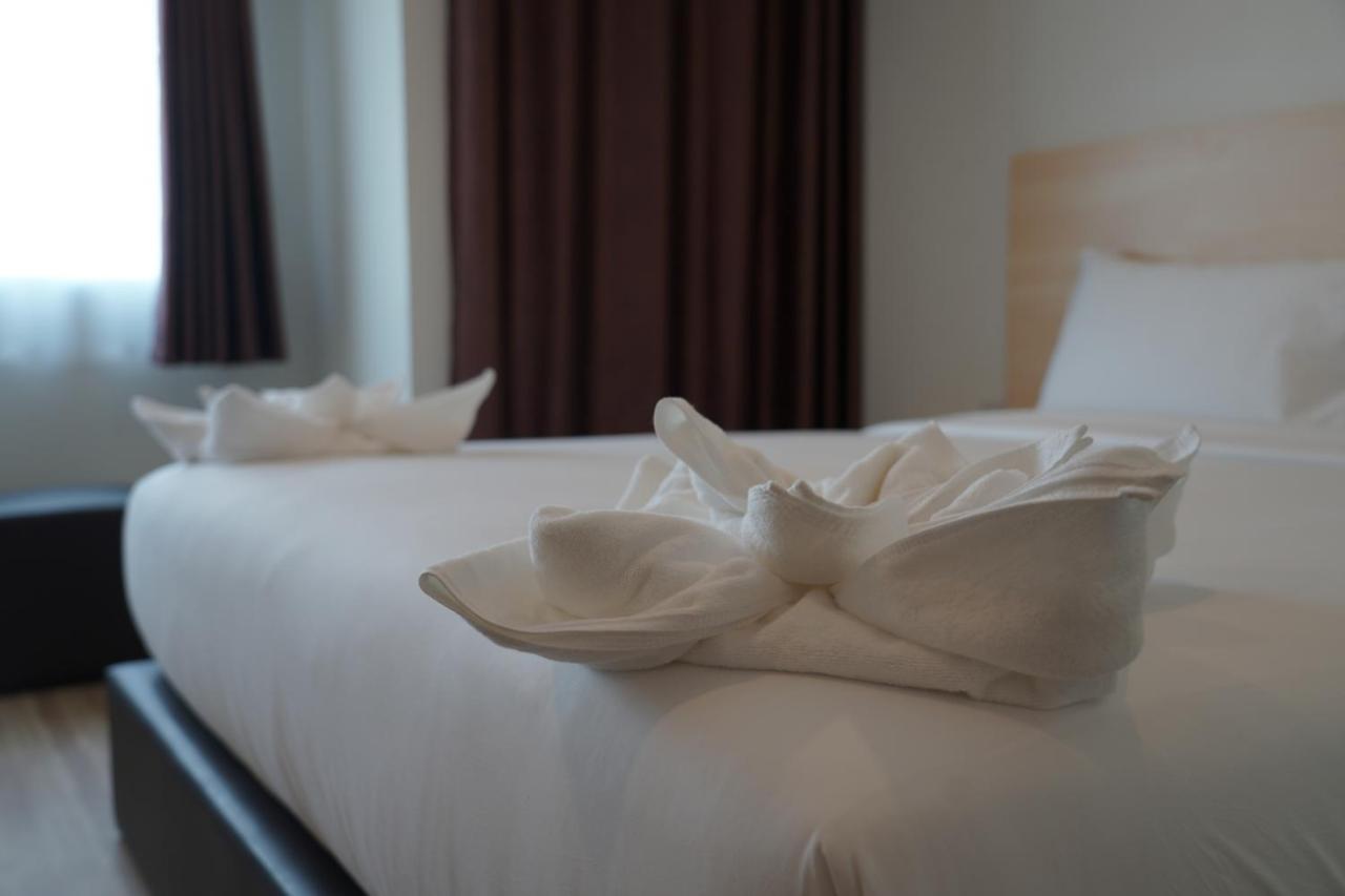 The Charlotte Smart Hotel Lopburi Lop Buri Exterior foto